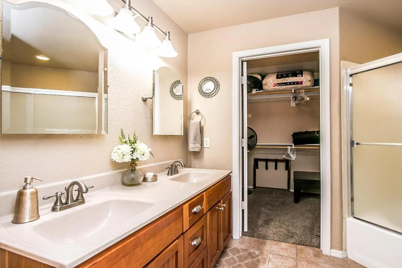 Private Resort Community -- ½ Mile Walk To Hiking & Biking At N. Mtn. Preserve! Phoenix 0*,  United States
