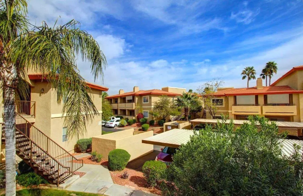 Private Resort Community -- ½ Mile Walk To Hiking & Biking At N. Mtn. Preserve! Phoenix Holiday home