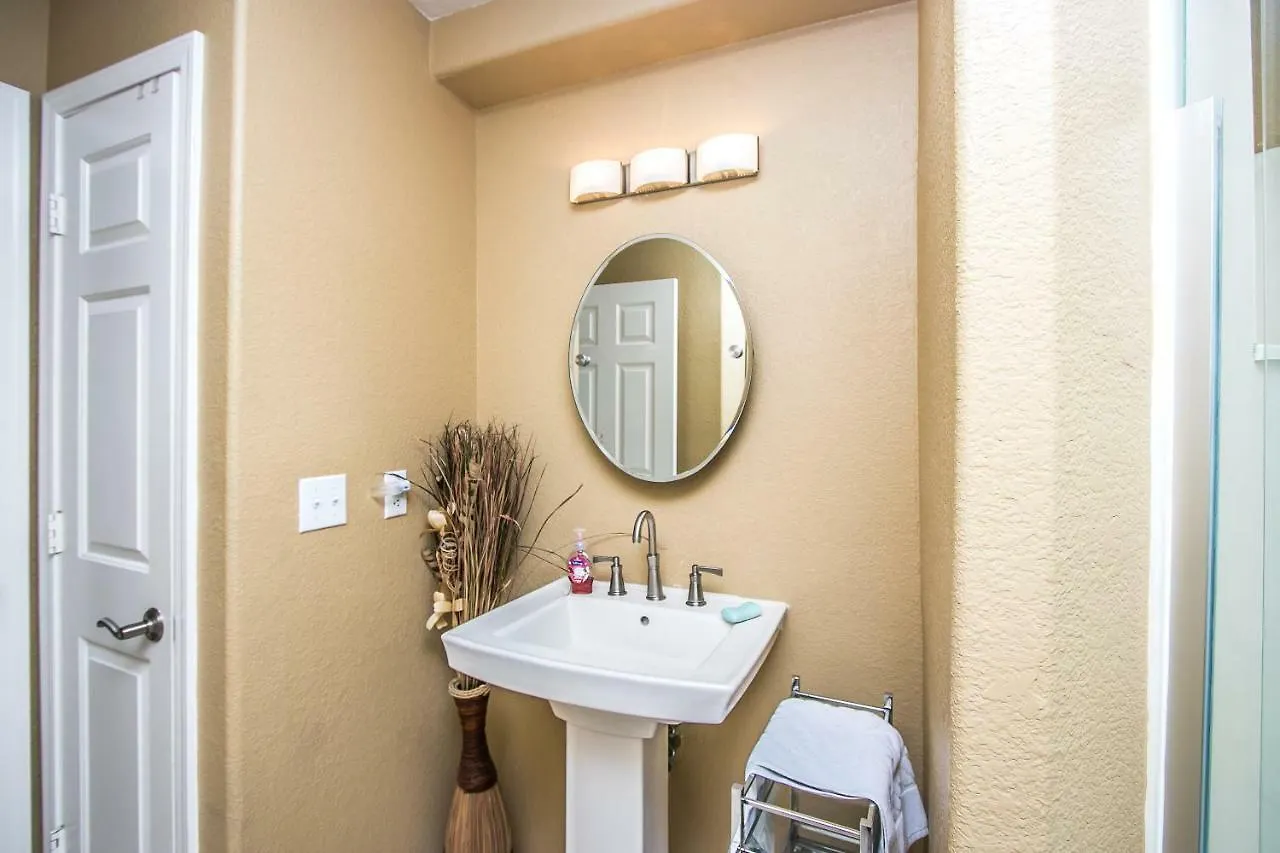 Private Resort Community -- ½ Mile Walk To Hiking & Biking At N. Mtn. Preserve! Phoenix